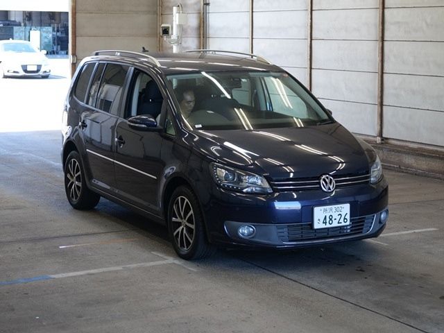 5025 VOLKSWAGEN GOLF TOURAN 1TCTH 2014 г. (ARAI Bayside)